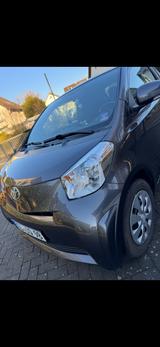 Toyota IQ 1,33-l-Dual-VVT-i  Klima ,8 fach ,61000km - Toyota IQ aus 2011