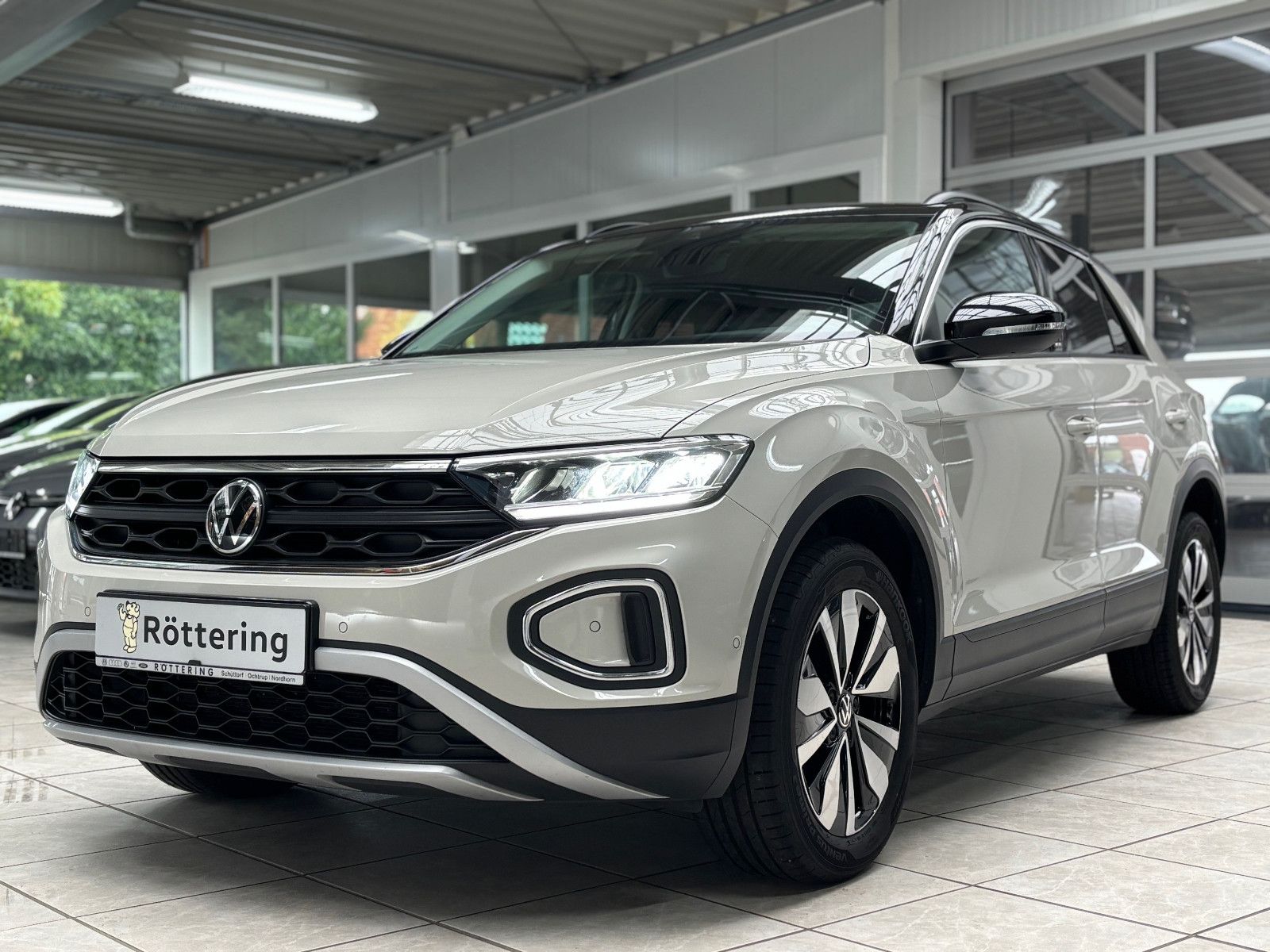 Fahrzeugabbildung Volkswagen T-Roc Move 1.0 TSI LED+SHZ+APP