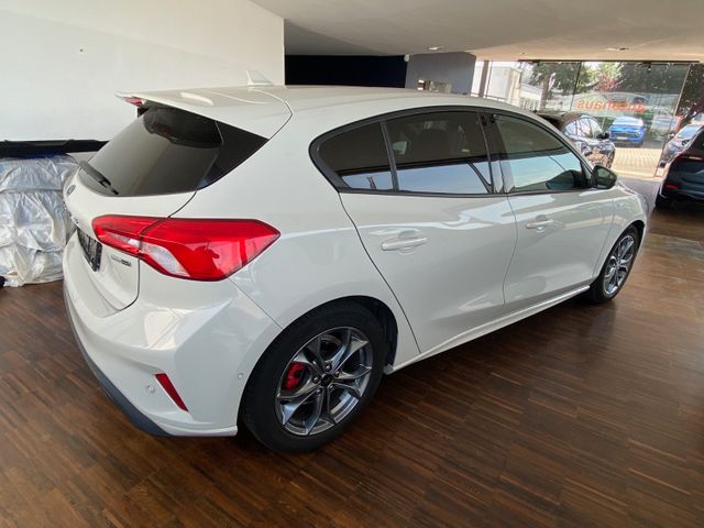 Fahrzeugabbildung Ford Focus Lim. ST-Line X , NAVI+RFK*HEAD-UP*LED*AHK