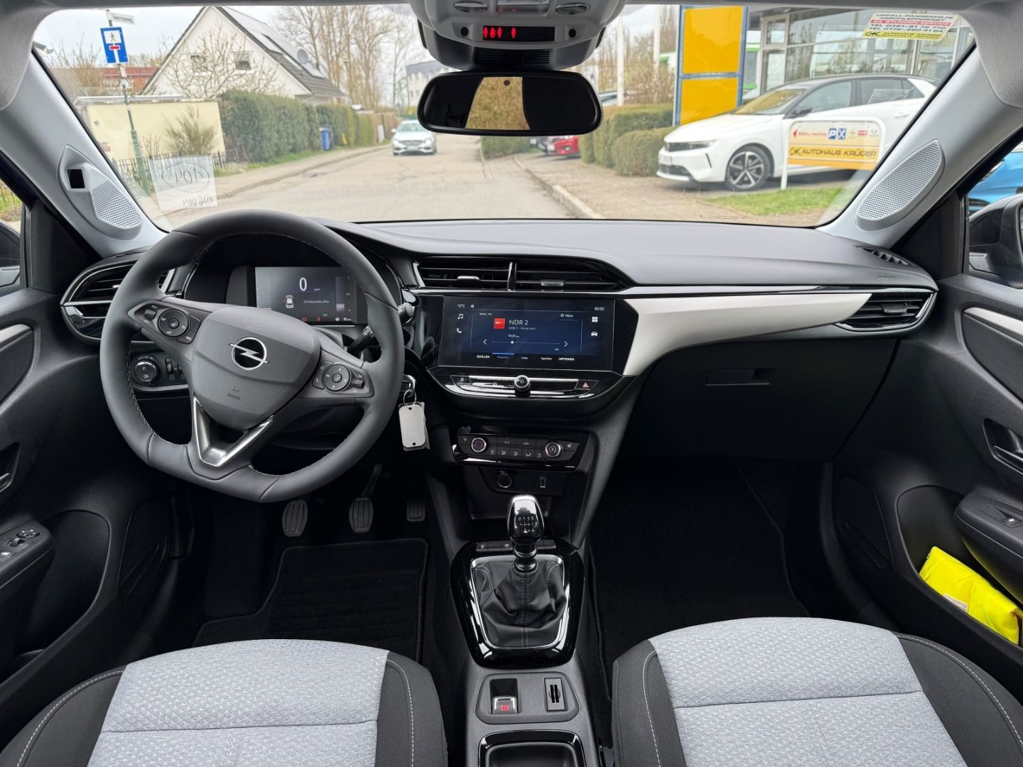 Fahrzeugabbildung Opel Corsa F Edition mit Tech+Winter+Komfort-Paket