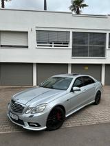 Volkswagen Mercedes E 500 V8 AMG LINE - Volkswagen Tiguan mit Benzin-Antrieb: Limousine, Automatik