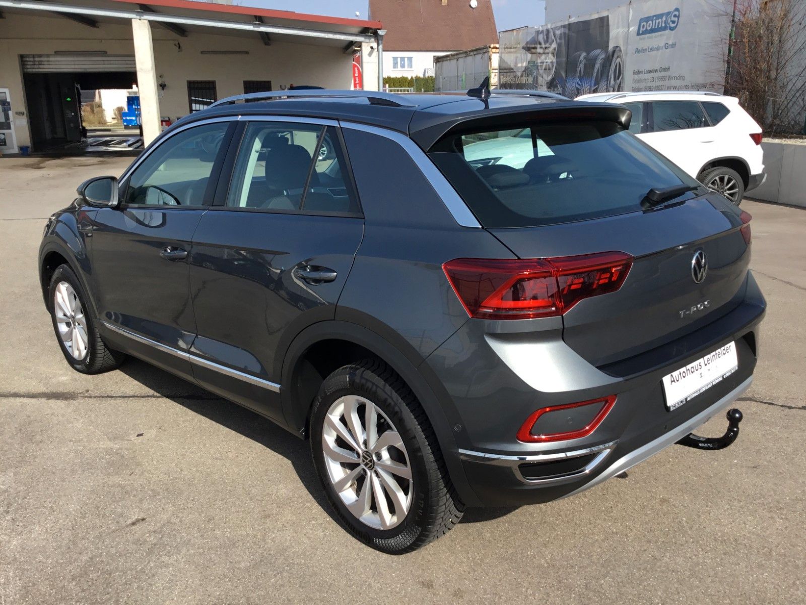 Fahrzeugabbildung Volkswagen T-Roc 1.5 TSI DSG Style+AHK+MatrixLED+ACC+Pano