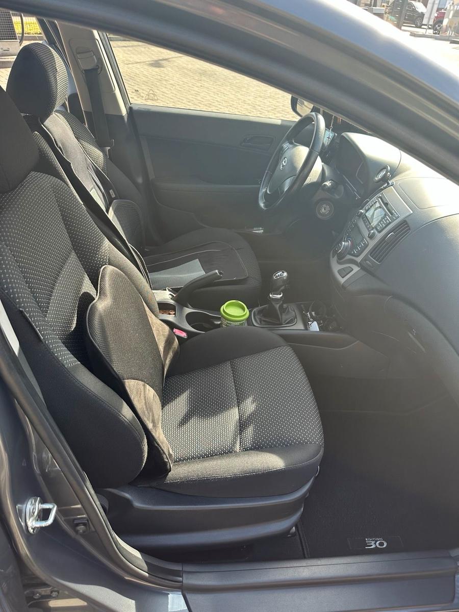 Hyundai i30 2011 — photo 12