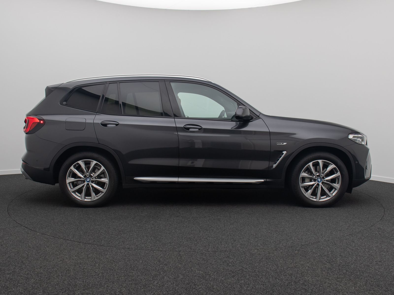 Fahrzeugabbildung BMW X3 xD30e Kamera AHK HUD DAB Sport Panoram 19Zoll