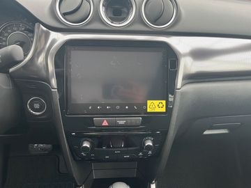 Fotografie 11 des Suzuki Vitara 1.4 Hybrid Comfort+ Pano Teilleder ACC