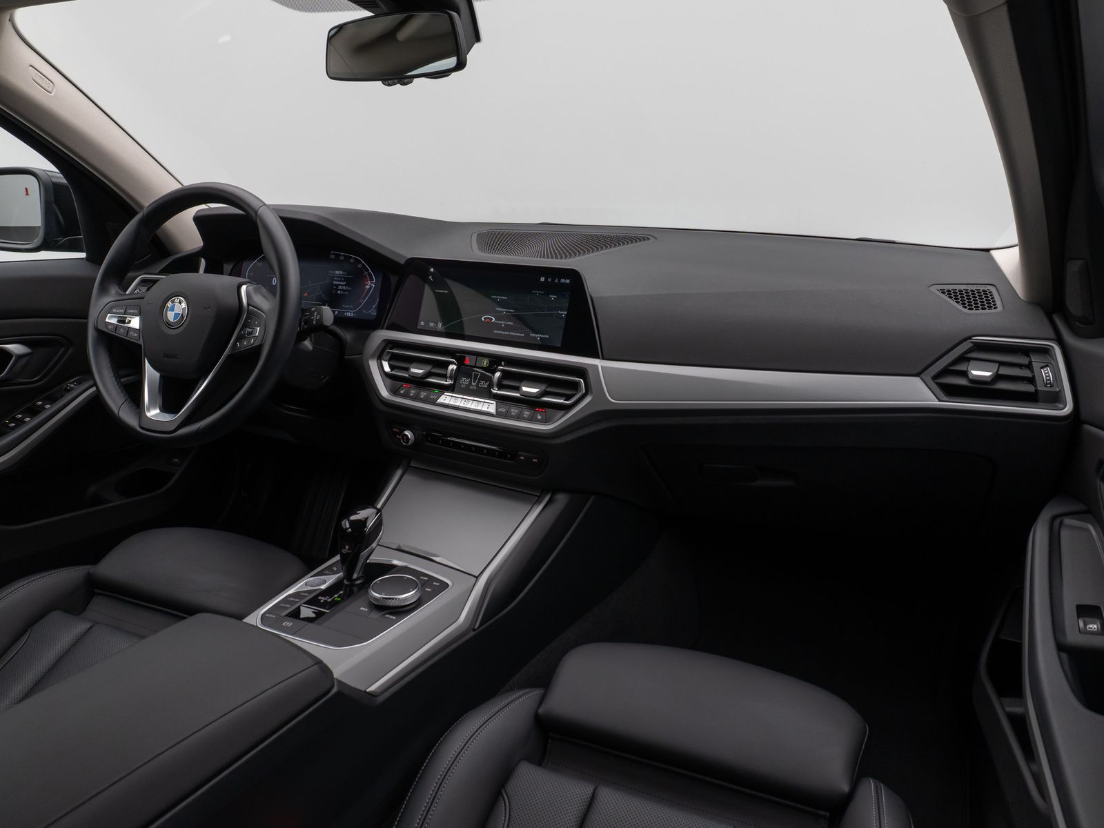 Fahrzeugabbildung BMW 318i Kamera DAB HiFi CockPitPro Alarm LED Sport