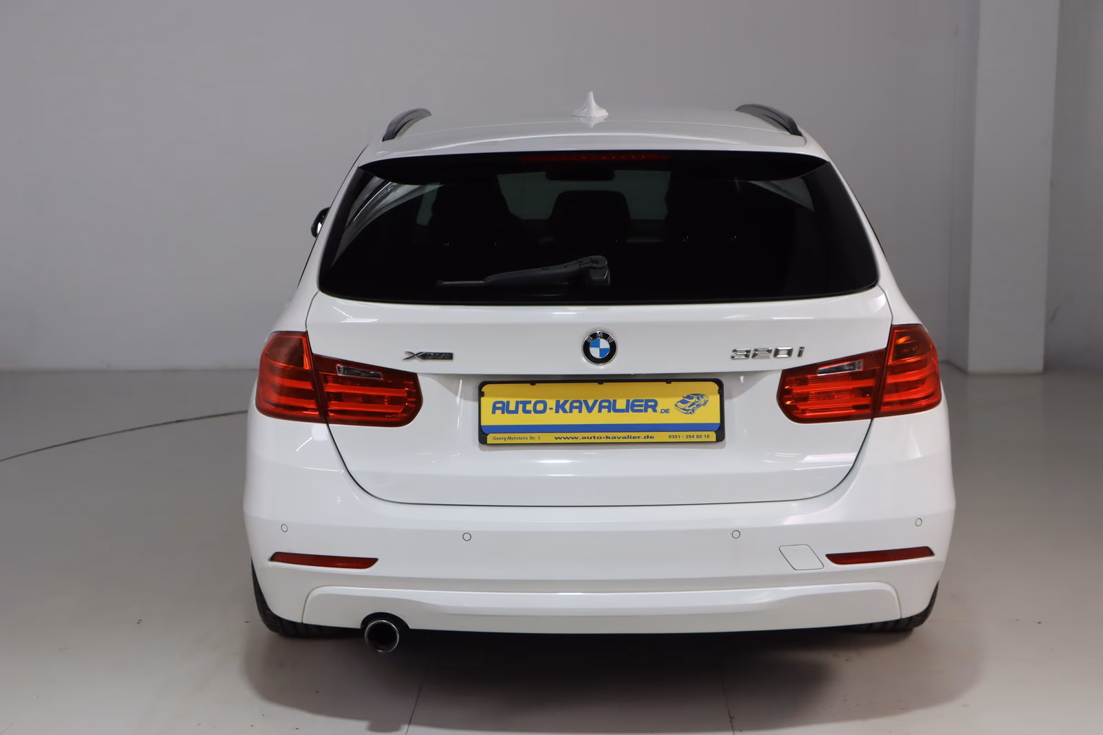 BMW 320 i Touring xDrive * Bi- Xenon * Navi