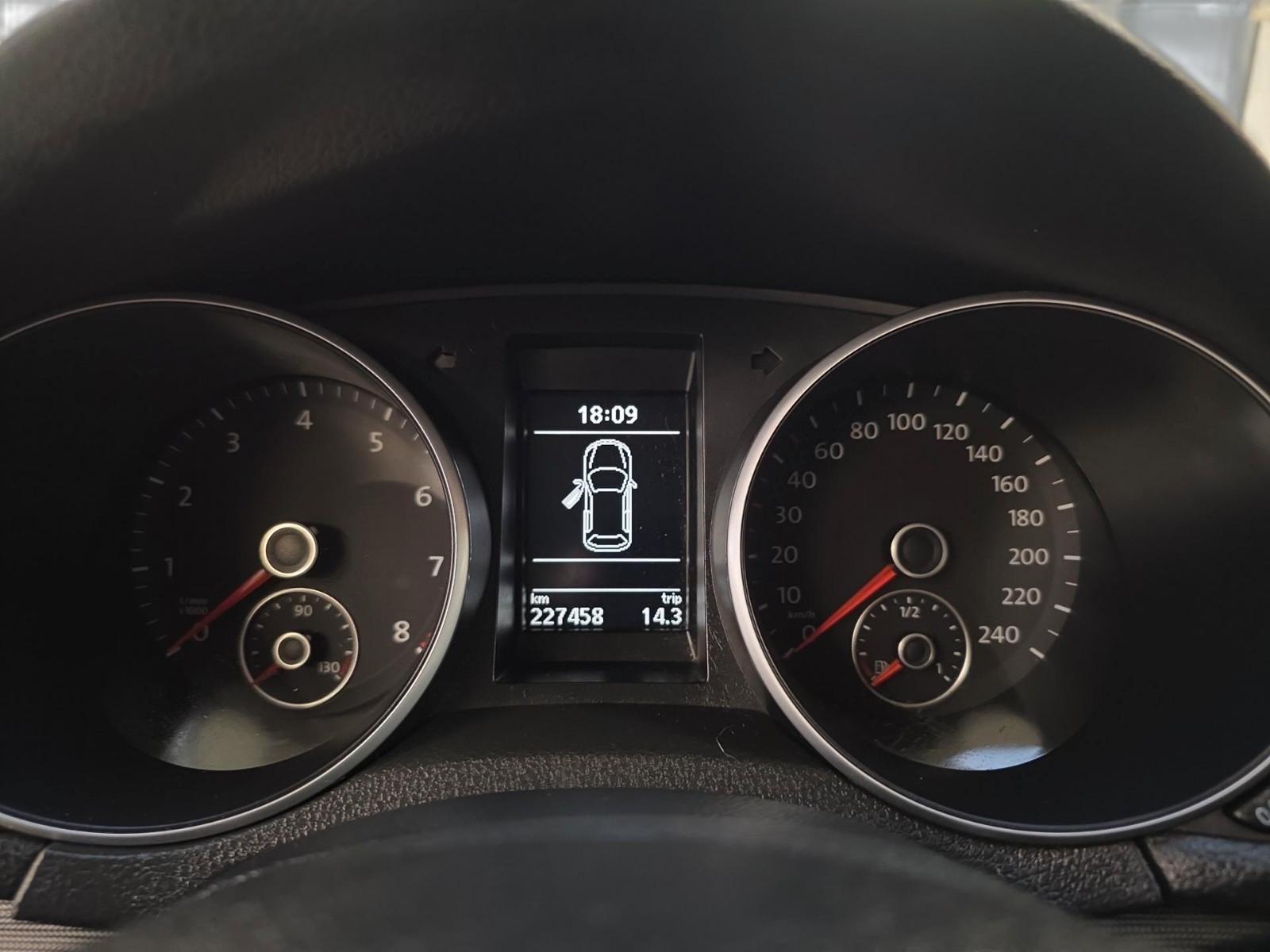 Volkswagen Golf 2011 — photo 17