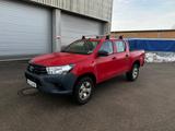 Toyota Hilux 2.4D-4D Double Cab Duty 4x4 rot foliert! - Toyota Gebrauchtwagen in Hamburg