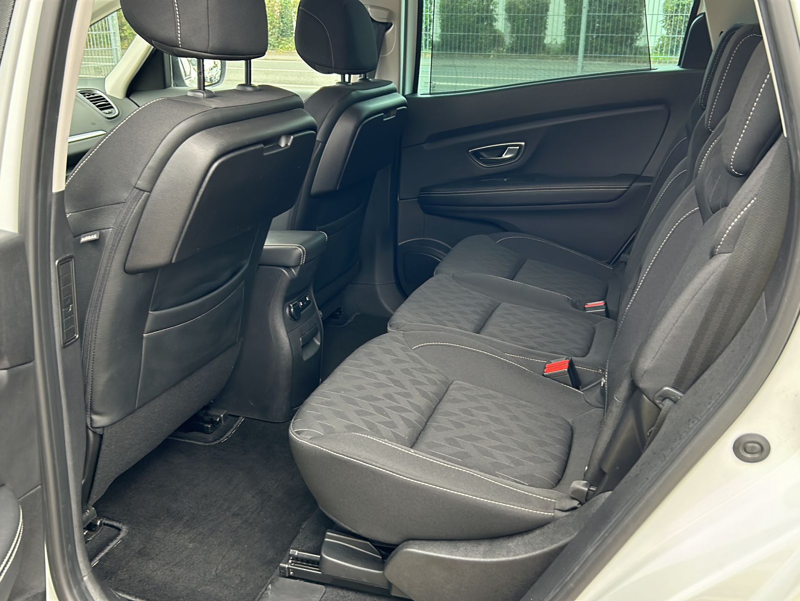 Fahrzeugabbildung Renault Grand Scenic BLUE dCi 120 LIMITED