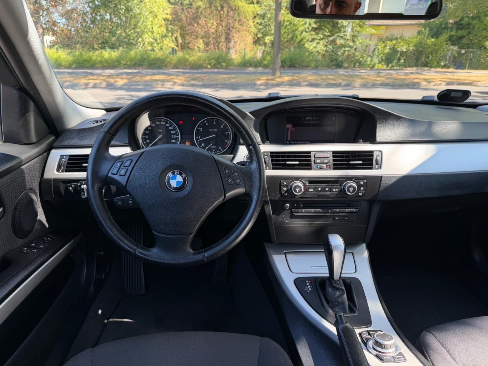 BMW 320 2008 — photo 12