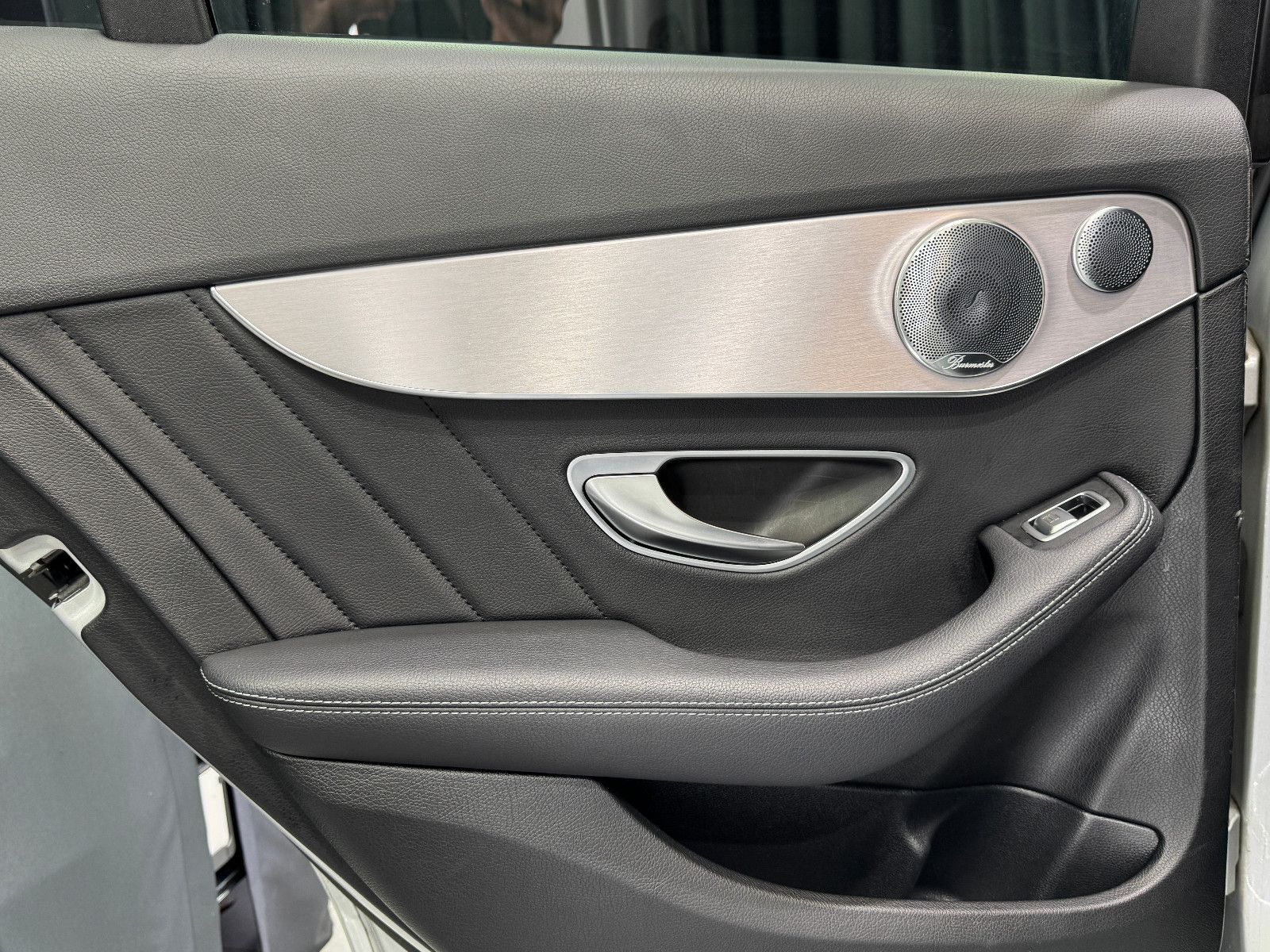 Fahrzeugabbildung Mercedes-Benz Mercedes Benz C 300e T-Modell |BURMESTER|AHK