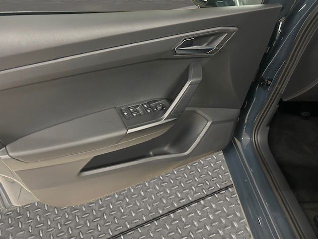 Fahrzeugabbildung SEAT Ibiza Road Edition Navi Digitales Cockpit LED A