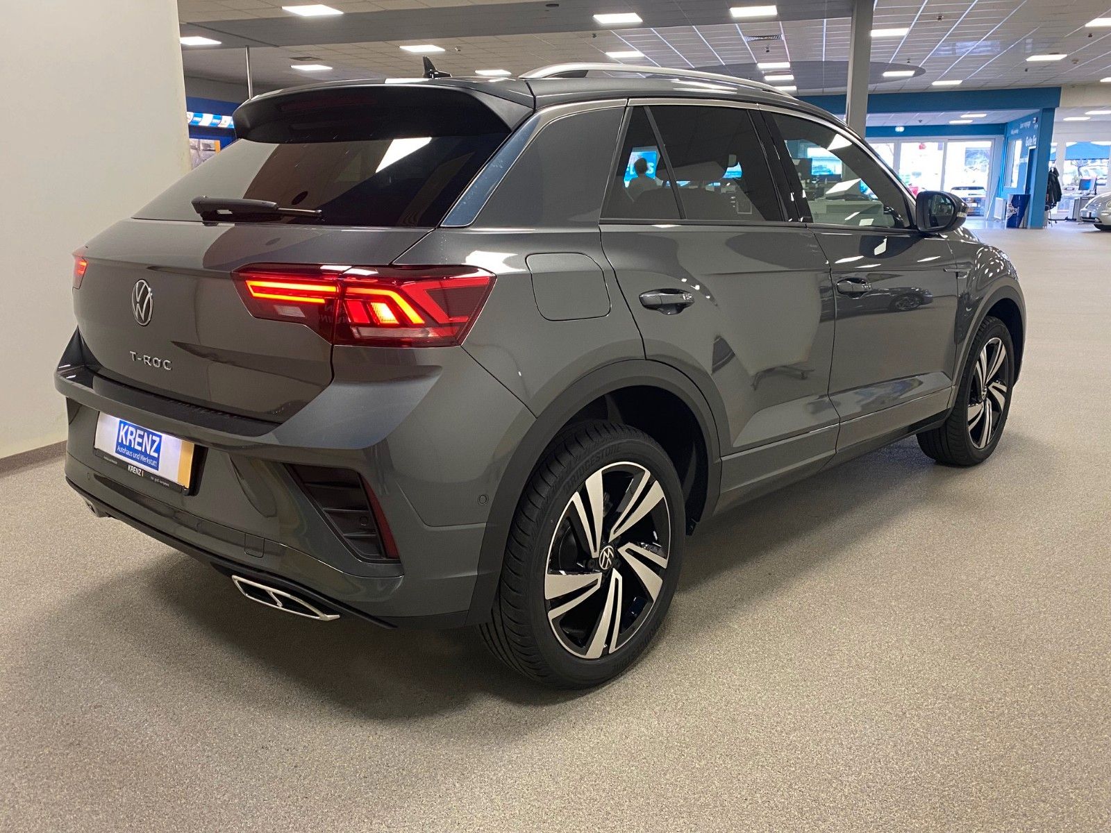 Fahrzeugabbildung Volkswagen T-Roc 1.5 TSI DSG R-Line+ACC+iQ Light MATRIX+18"