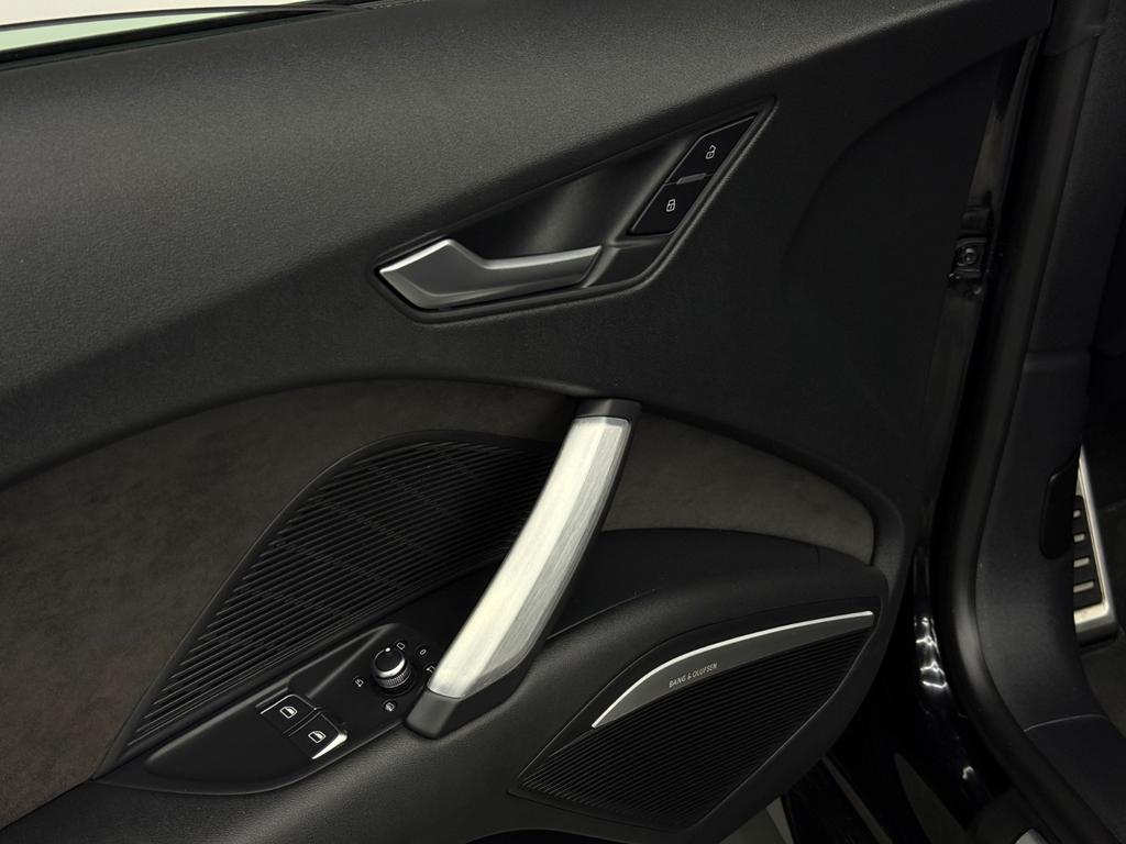 Audi TT Roadster 2.0 TFSI quattro S Line, Foto 34 von 49