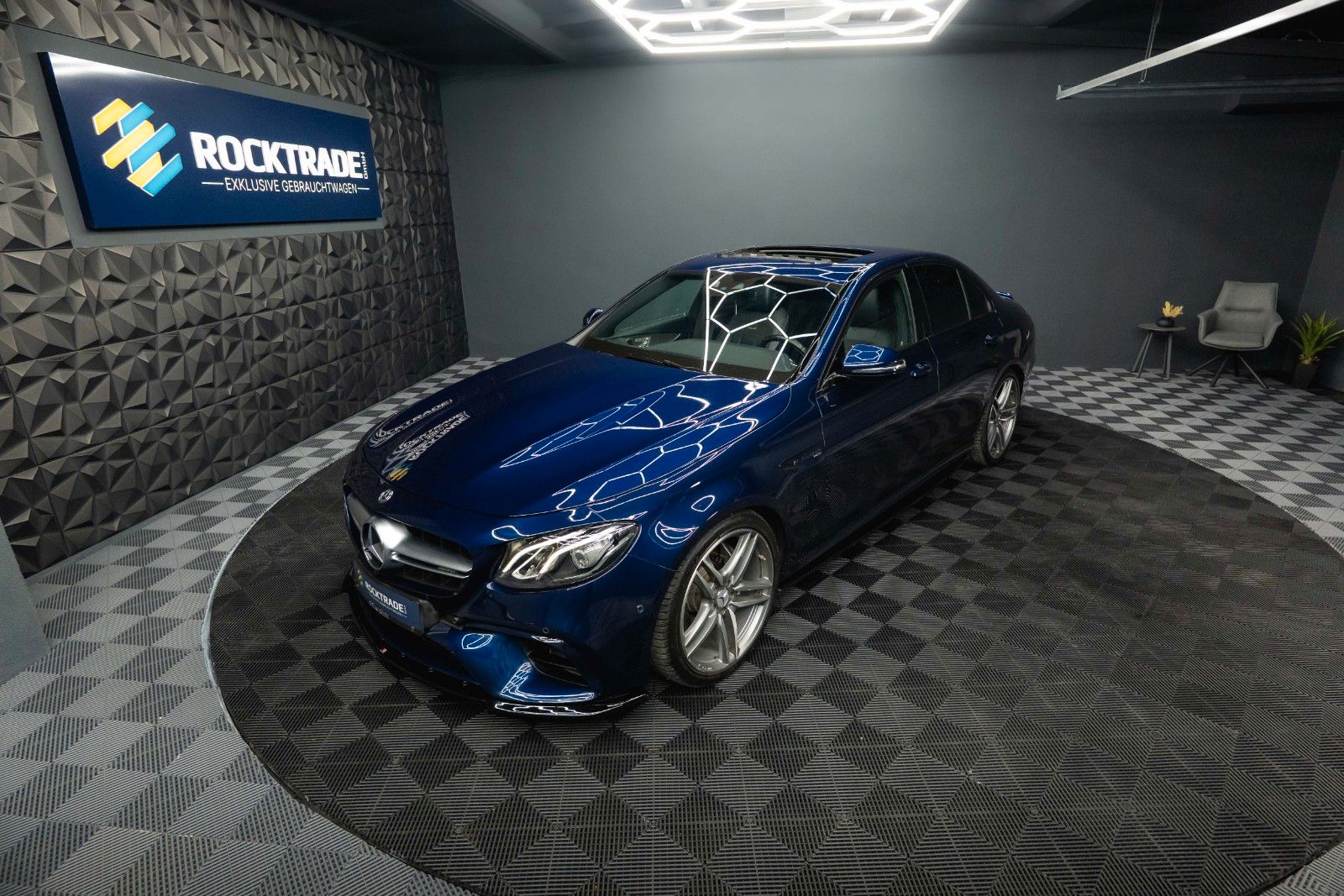 Fahrzeugabbildung Mercedes-Benz E 63 AMG 4Matic+ Night-Paket Drivers Package LED
