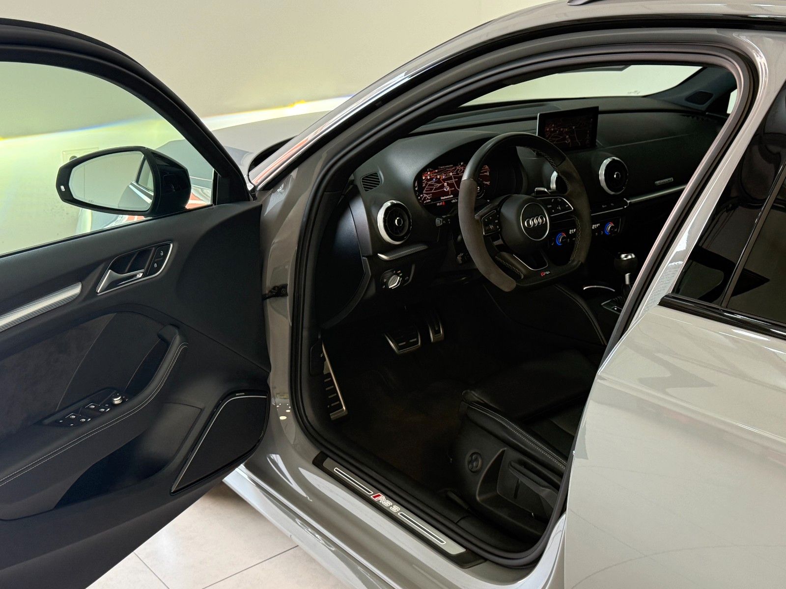 Audi RS3 Sportback Quattro*PANO*SCHALE*B&O*VIRTUAL* foto 3