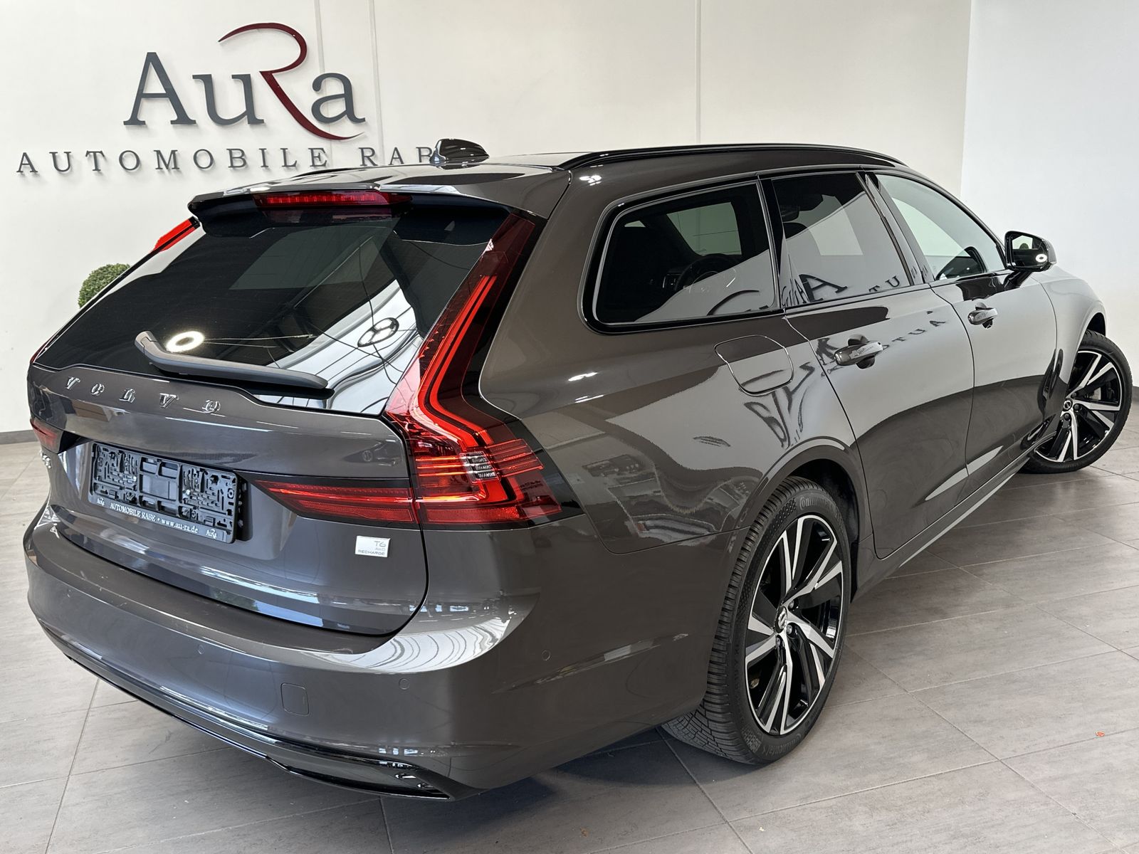 Fahrzeugabbildung Volvo V90 T6 AWD Plus Dark NAV+LED+AHK+ACC+360°+PANORA