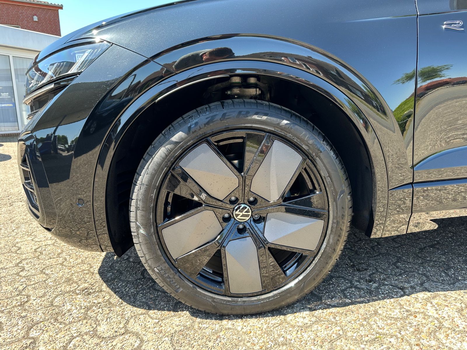 Fahrzeugabbildung Volkswagen Touareg 3.0 TDI 4Motion R-Line Pano/AHK/IQ/Navi