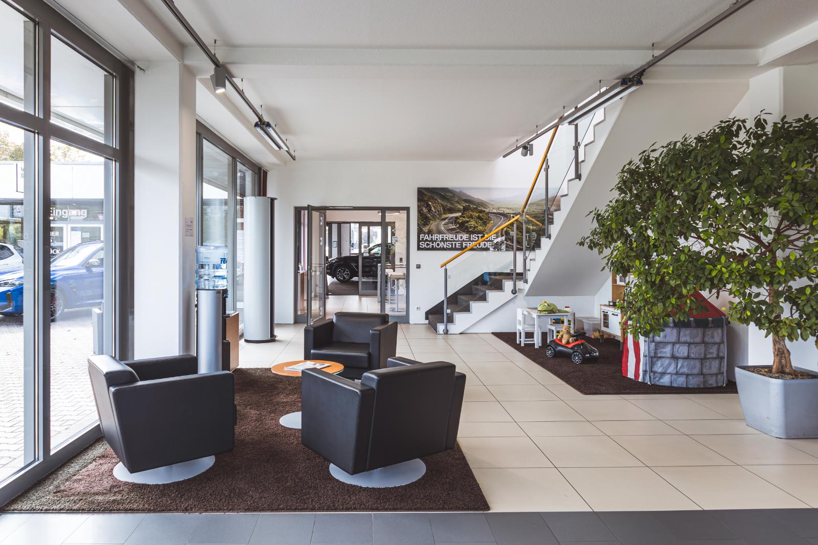 showroom-image-bottom
