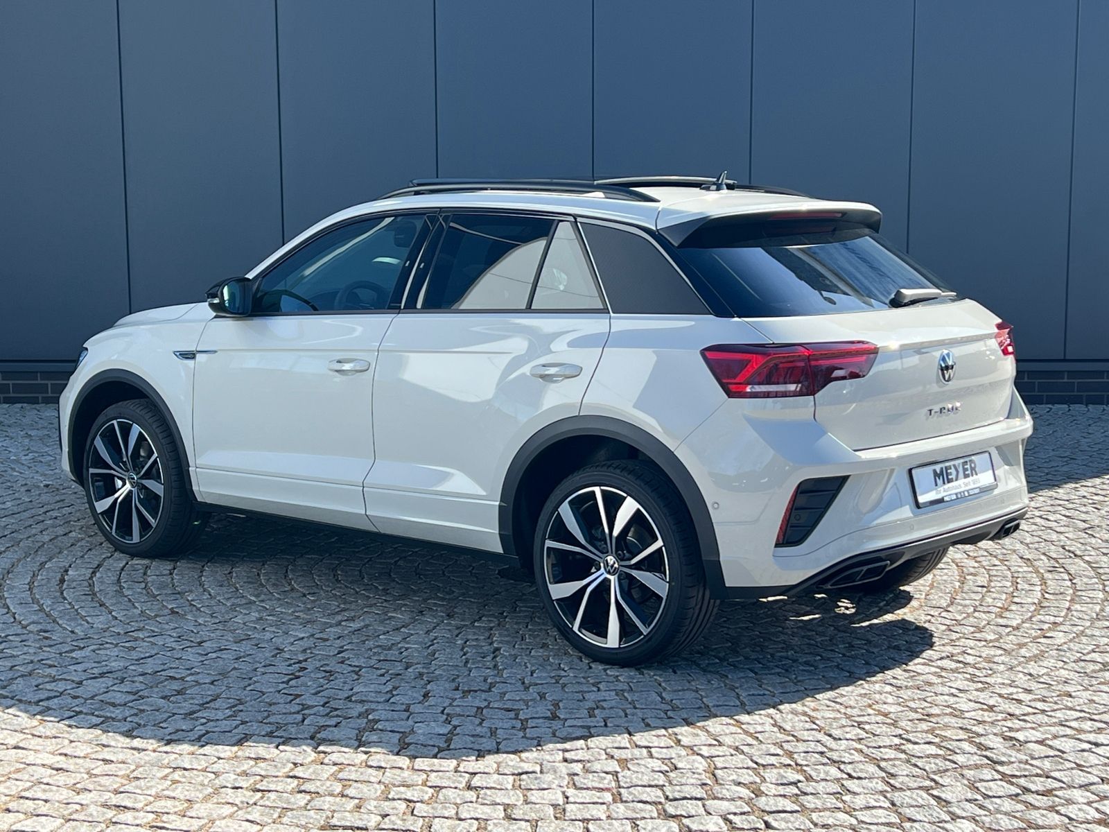 Fahrzeugabbildung Volkswagen T-Roc R-Line 1.5 TSI DSG *Black Style, AHK, Pano