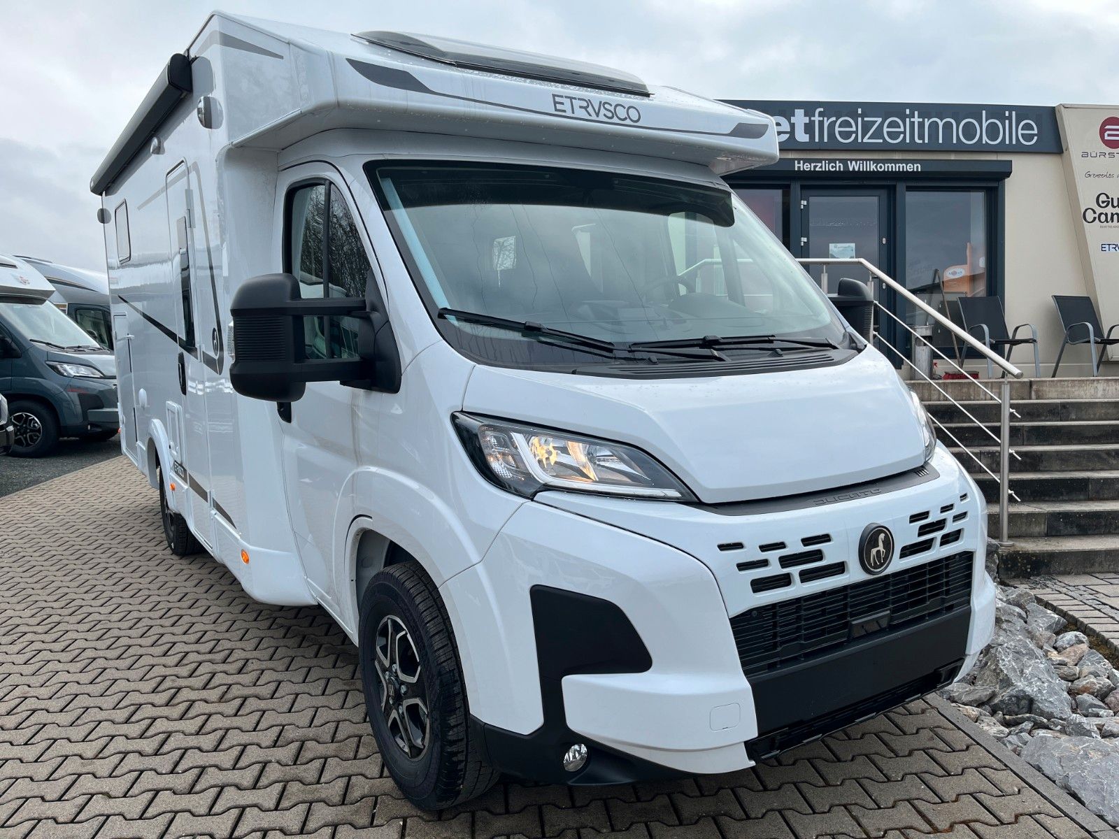 Fahrzeugabbildung Etrusco T 6.9 SBC *Automatik*Hubbett*Markise*Komfort Plu