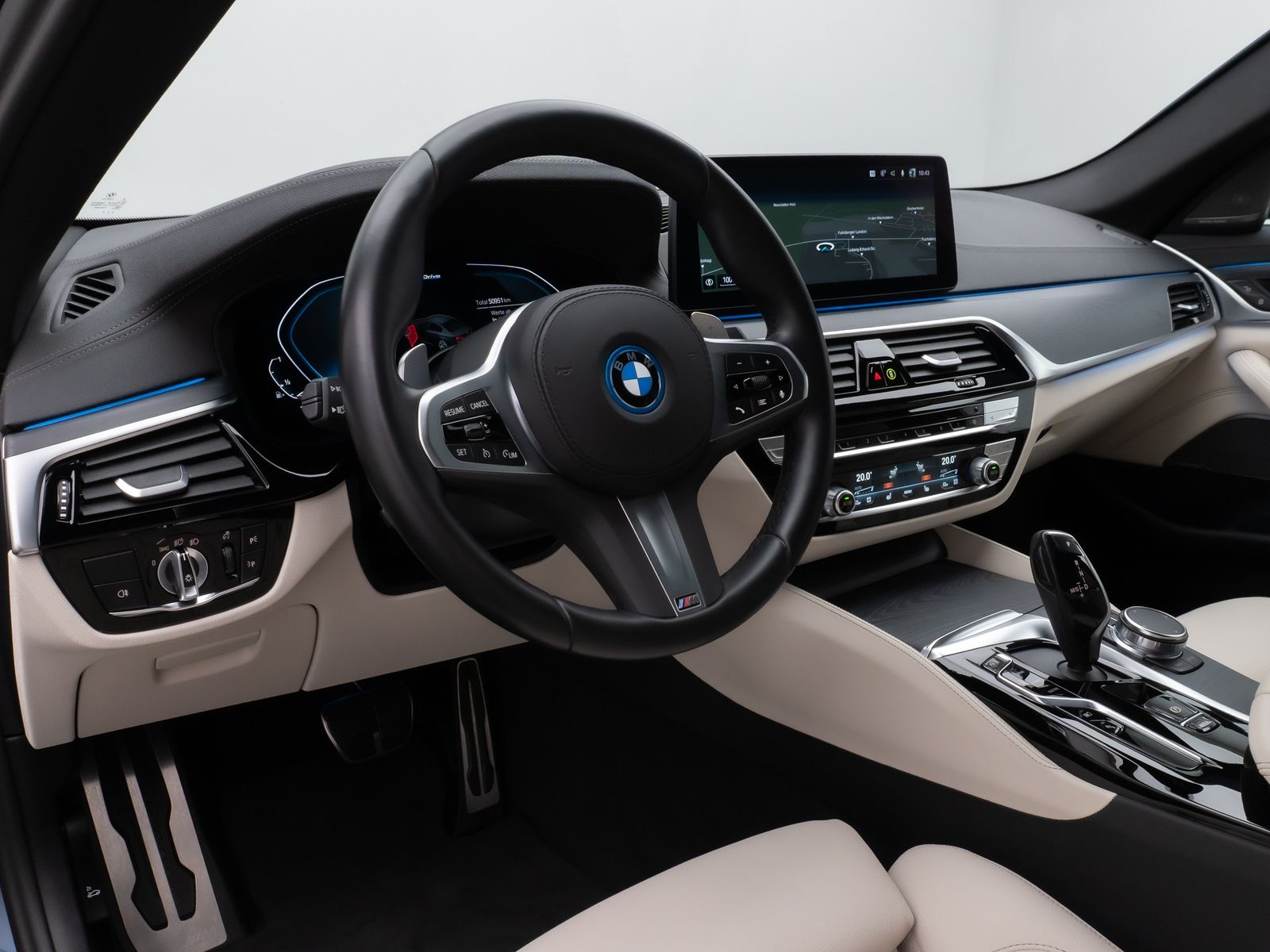 Fahrzeugabbildung BMW 530e M Sport Kamera Laser HUD DAB H/K Alarm 19"