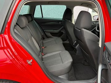 Fahrzeugabbildung SKODA Octavia Combi 2.0 TDI Clever DSG Ergo RFK Temp