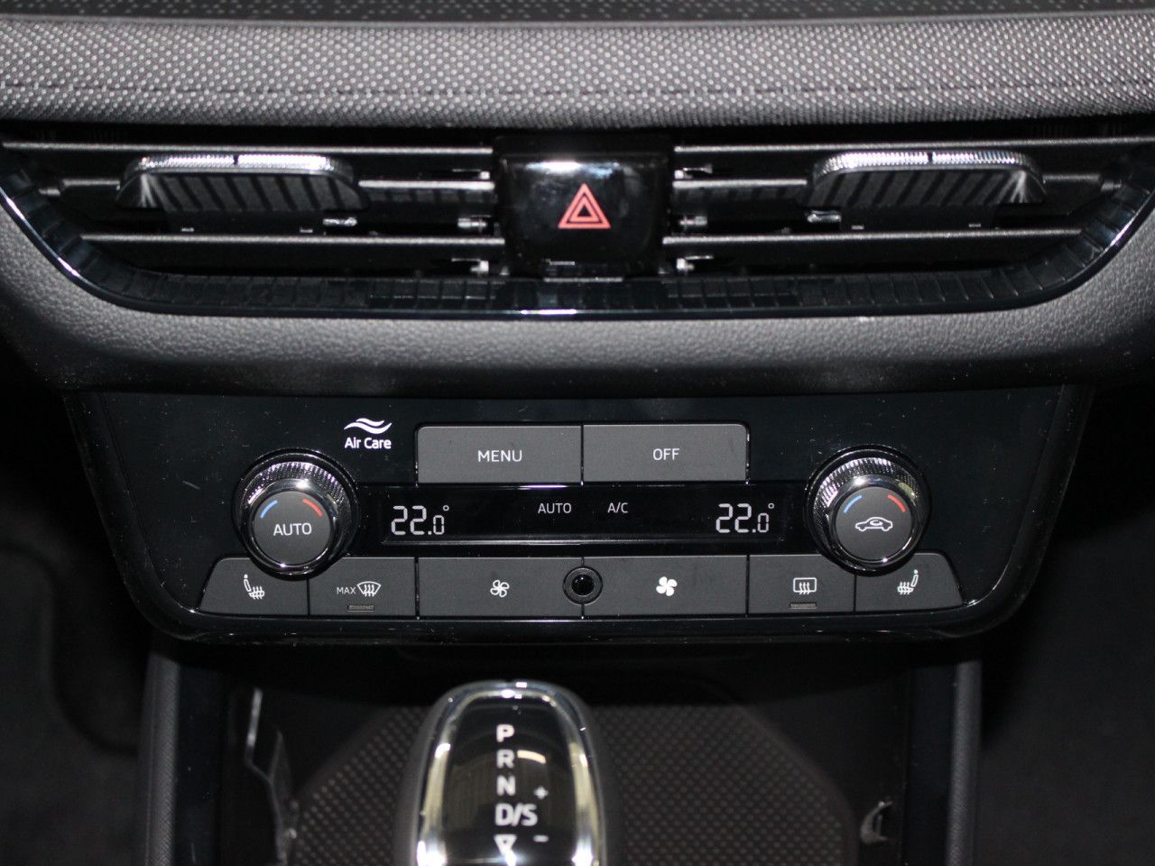 Fahrzeugabbildung SKODA Fabia 1.0 TSI Selection DSG/CAM/PDC/WINTER