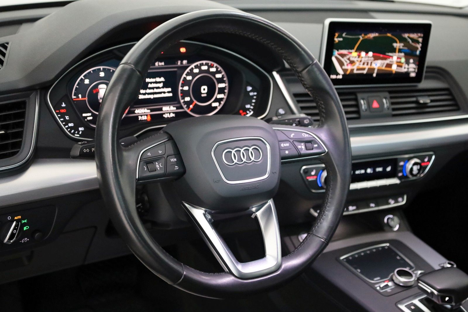 Fahrzeugabbildung Audi Q5 quattro sport Navi,LED,ACC,SH,Kamera,AHK, +WR
