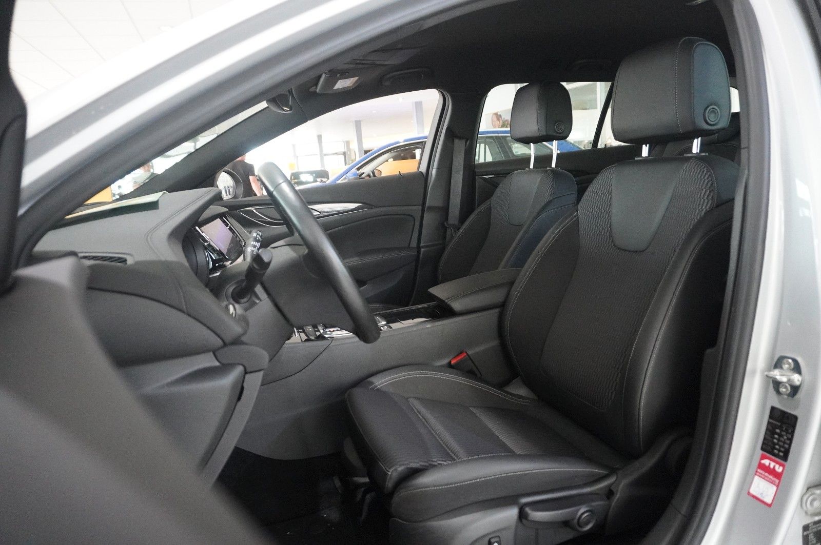 Fahrzeugabbildung Opel Insignia B ST 2.0T ELEGANCE NAVI/LED/VIRT./DAB+