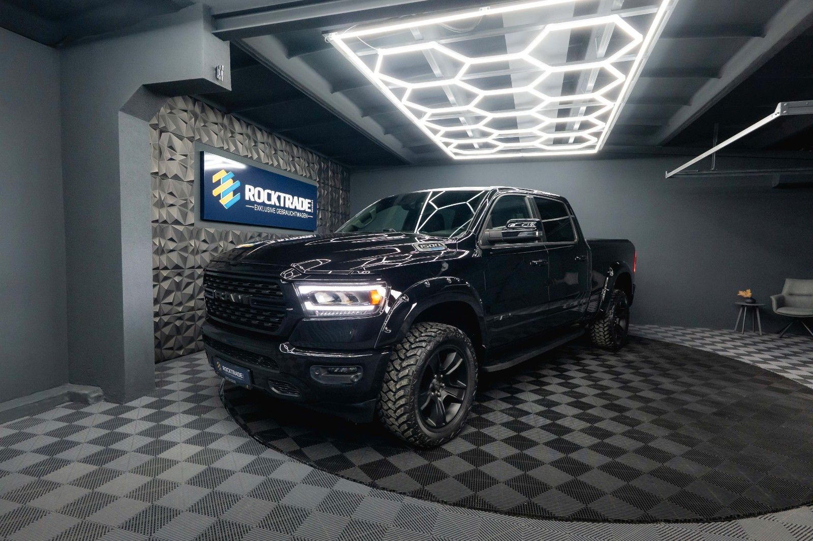 Fahrzeugabbildung Dodge RAM 5.7 V8 HEMI 4x4 BLACK EDITION Longbed 19%