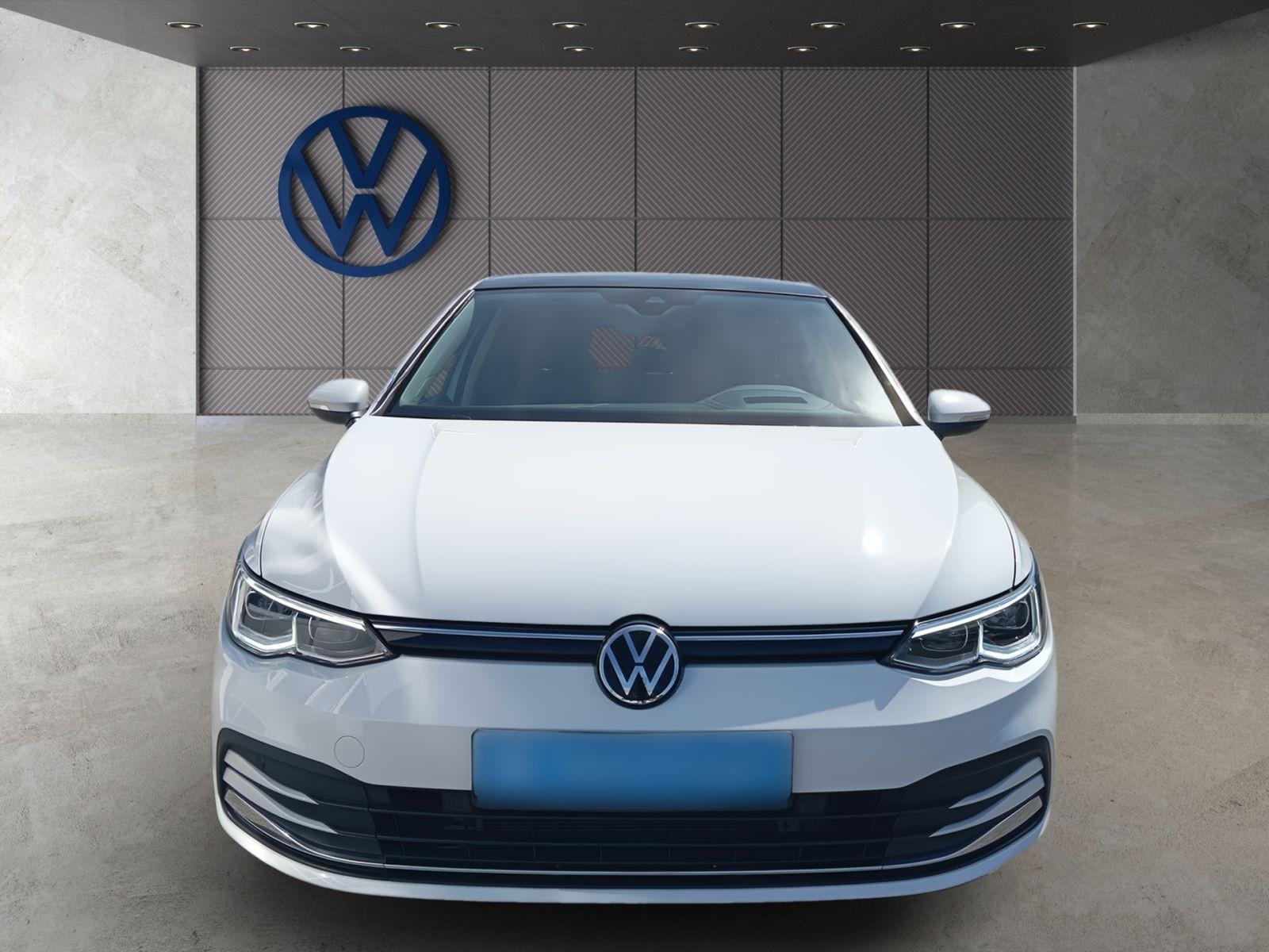 Volkswagen Golf VIII 2.0 TDI DSG Active Navi AHK Panoramada