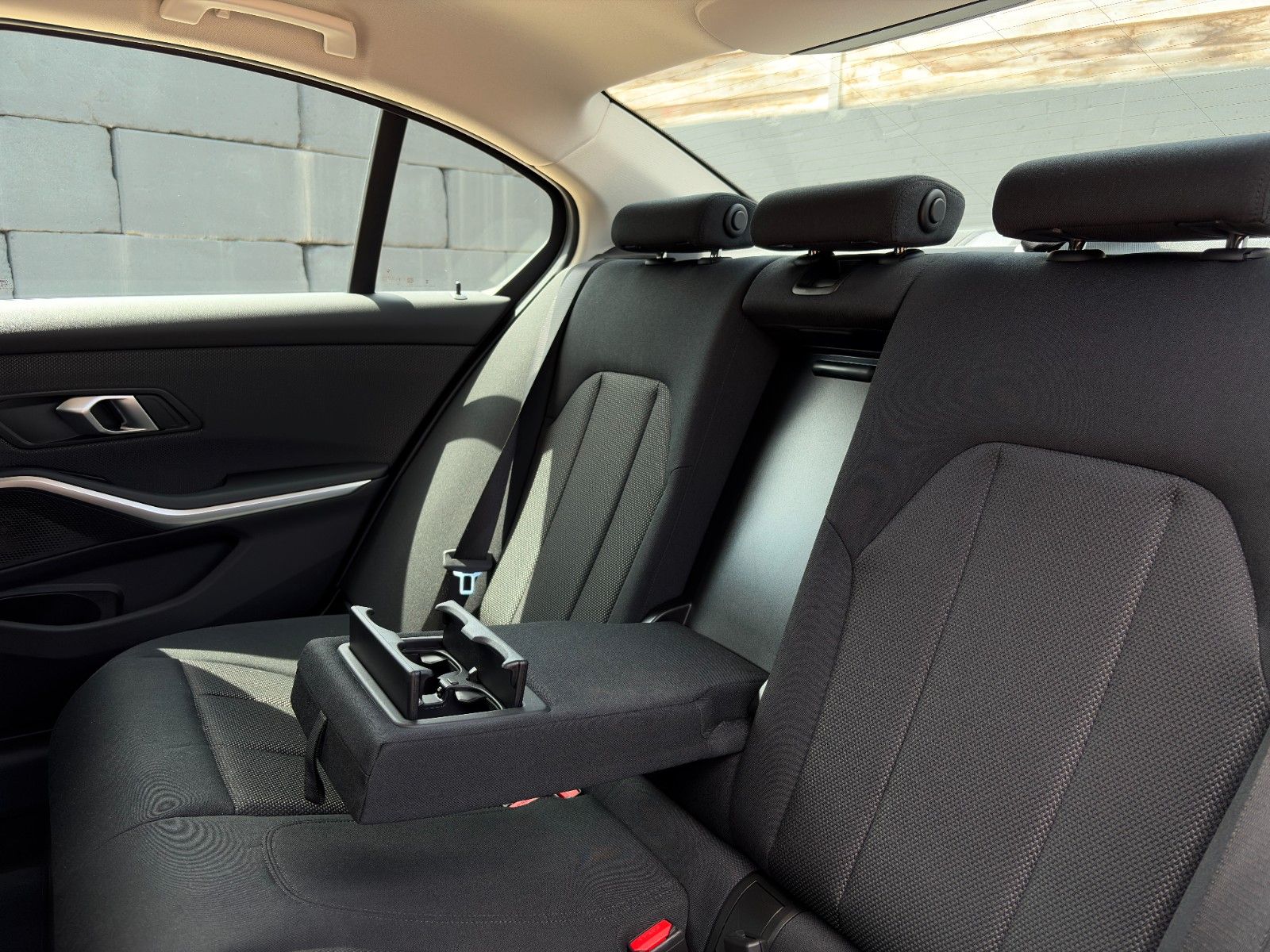 Fahrzeugabbildung BMW 318i Limo Cockpit+ Alarm Ambiente 3-ZKlima CAM