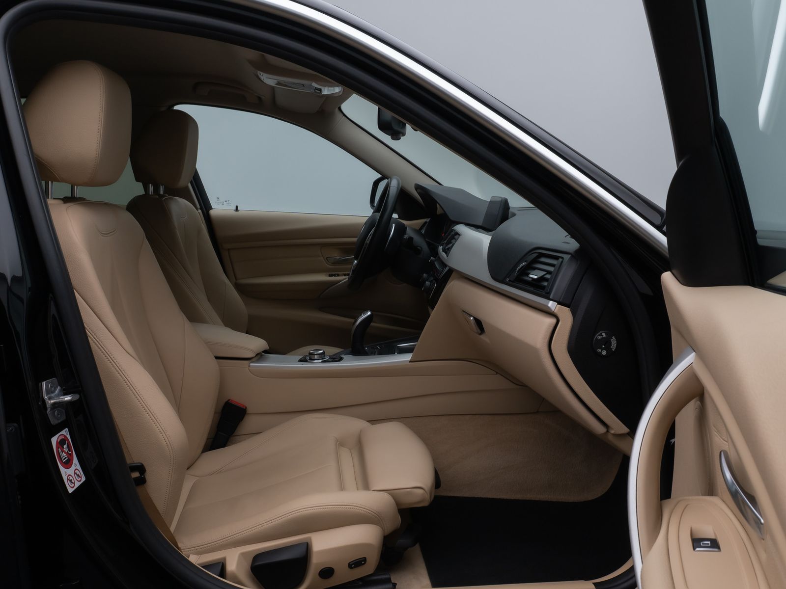 Fahrzeugabbildung BMW 320d xD PDC HUD Lenkrhzg Stop&Go Alarm Komfort