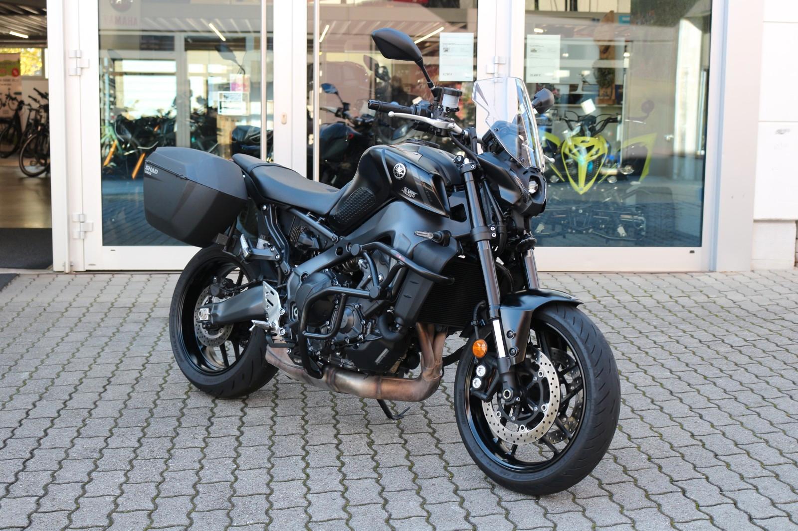 Yamaha MT-09 , Koffer, Scheibe, A2 möglich