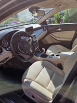 Mercedes-Benz GLA 180 - - Mercedes-Benz GLA 180