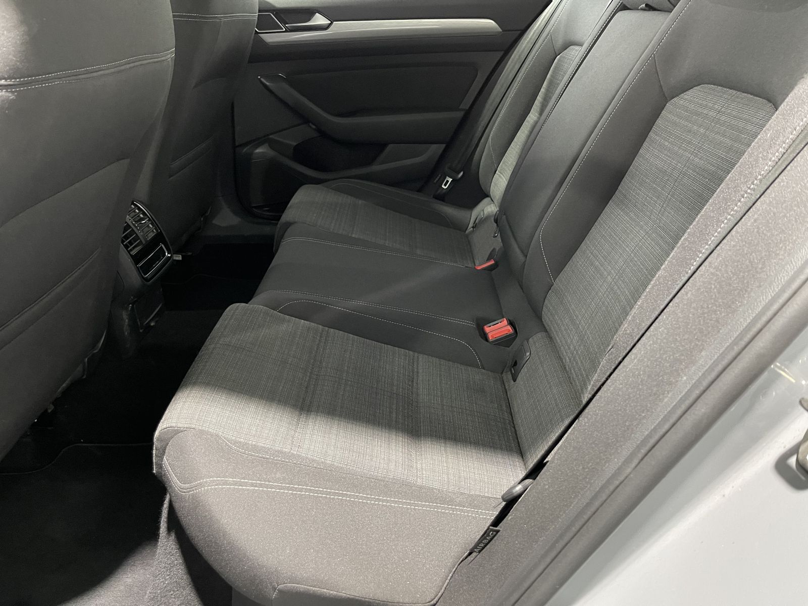 Fahrzeugabbildung Volkswagen Passat Variant 2.0 TDI*LED*AHK*ACC*Navi*Cam*