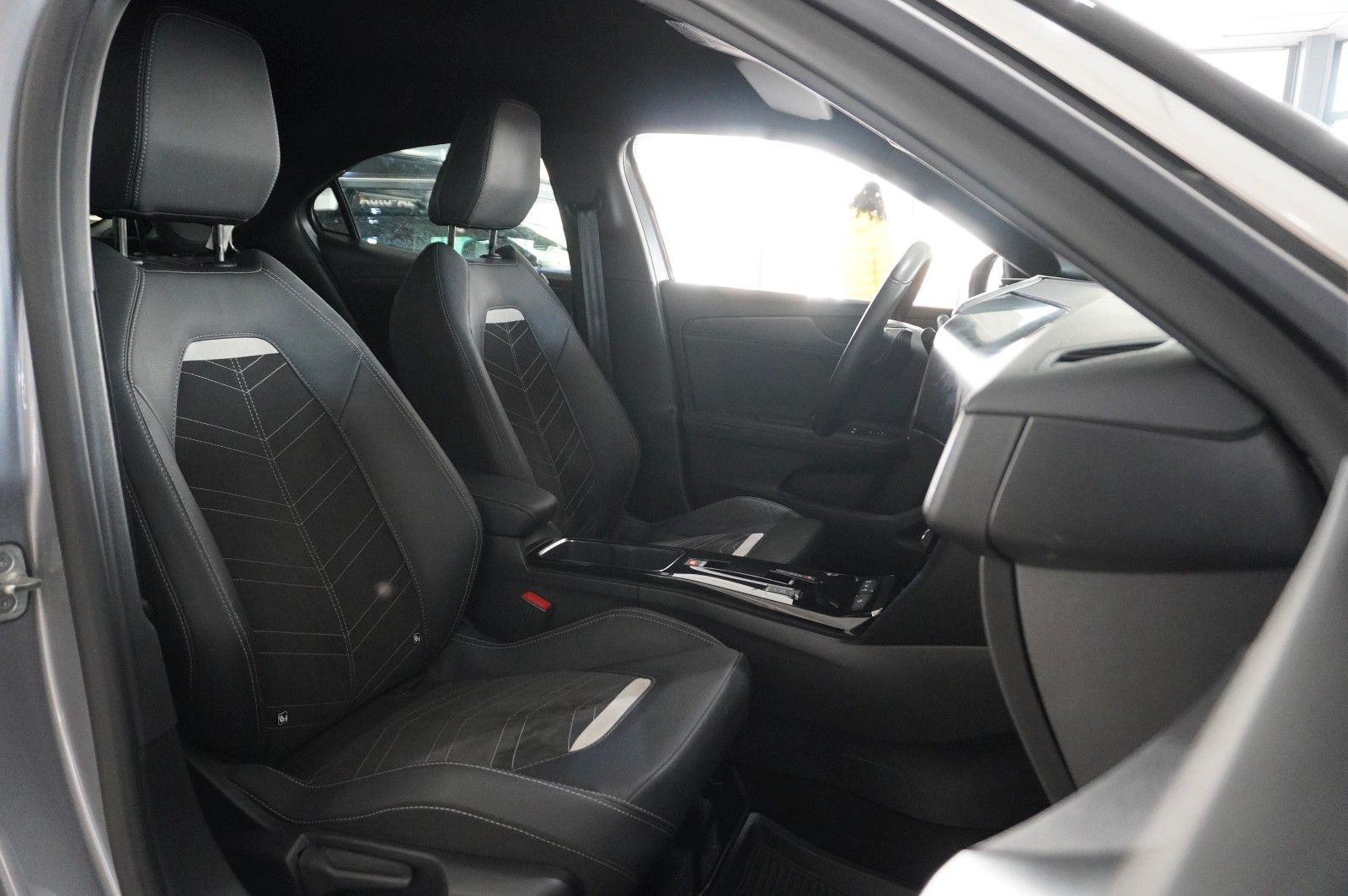 Fahrzeugabbildung Opel Mokka 1.2T ULTIMATE NAVI/LED/KAMERA/SPORT/SH/DAB