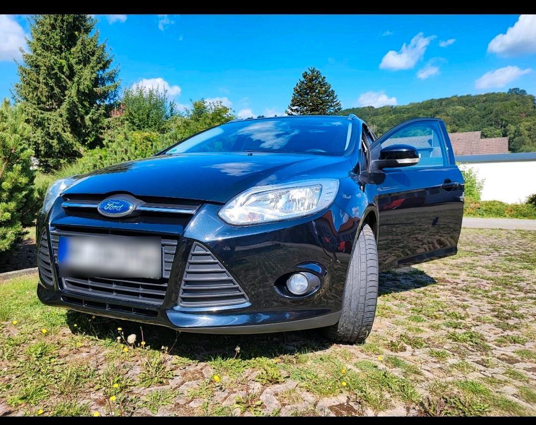 Ford Focus 2011 — вигляд ззаду
