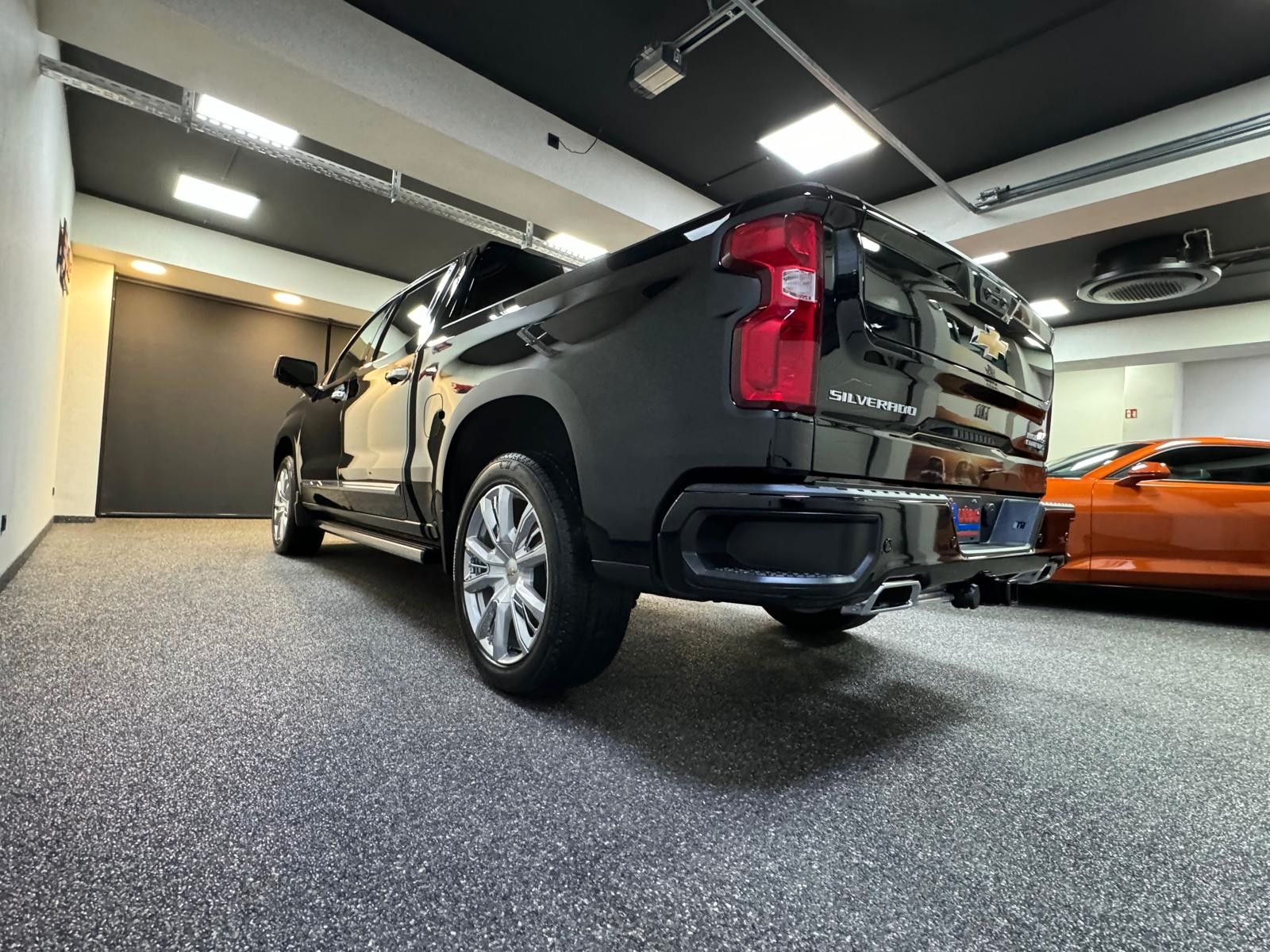 Fahrzeugabbildung Chevrolet 2026 SILVERADO DURAMAX DIESEL 4x4 HIGH COUNTRY