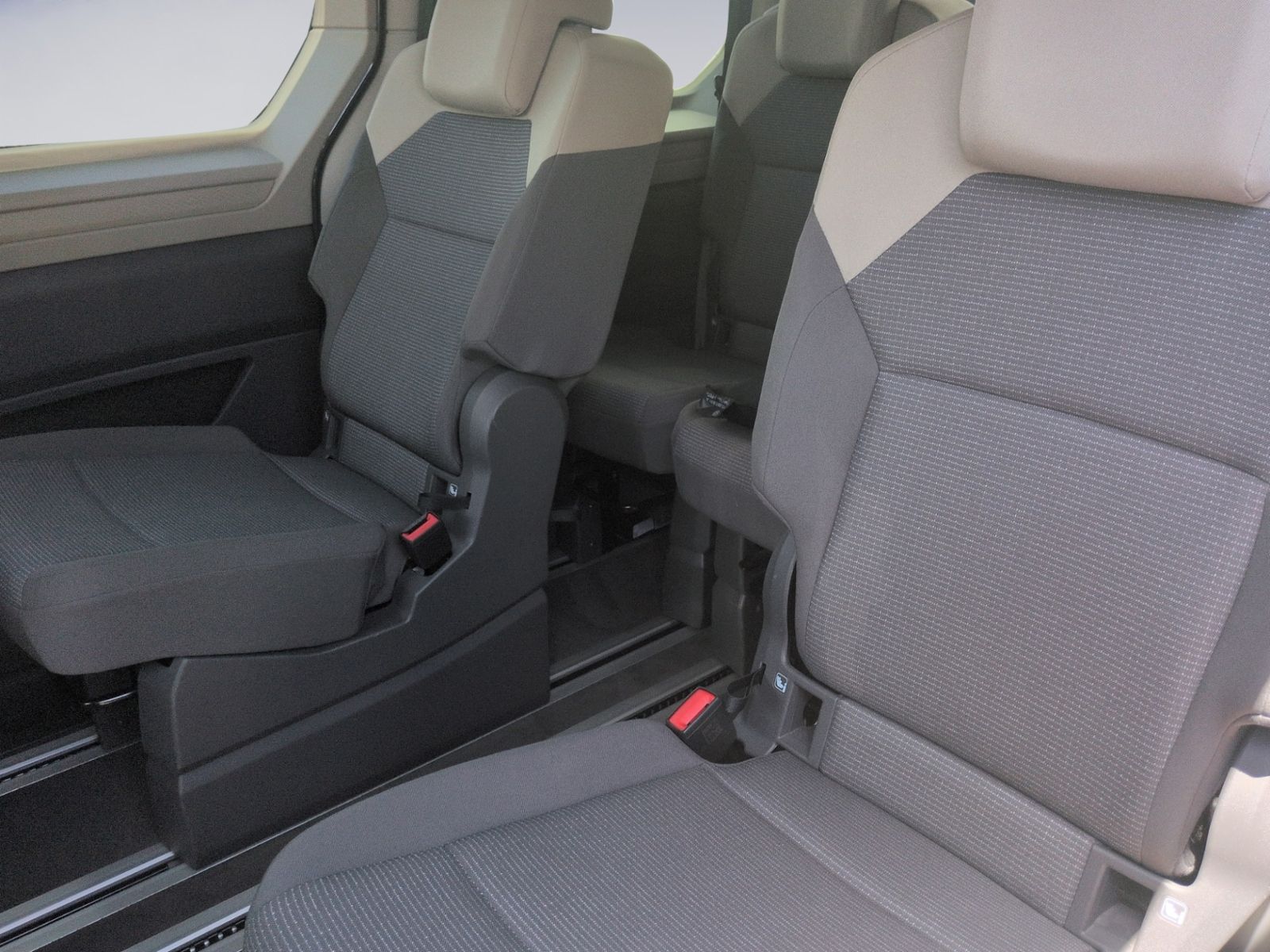 T7 Multivan 2.0 TDI KÜ 7SITZE+KAMERA+NAVI+AHK