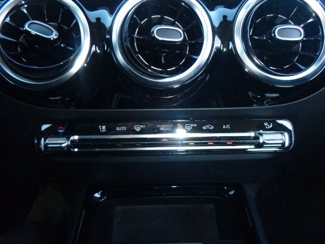 Fahrzeugabbildung Mercedes-Benz GLA 200 >AUT/LED/NAV/SHZ/Teilleder<