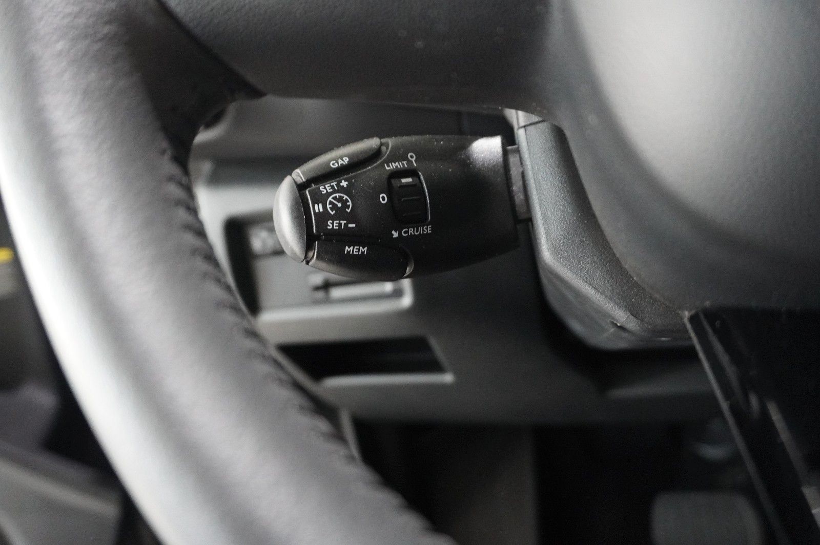 Fahrzeugabbildung Citroën C5 Aircross 1.2T SHINE EAT-8 NAVI/LED/KAMERA/SH
