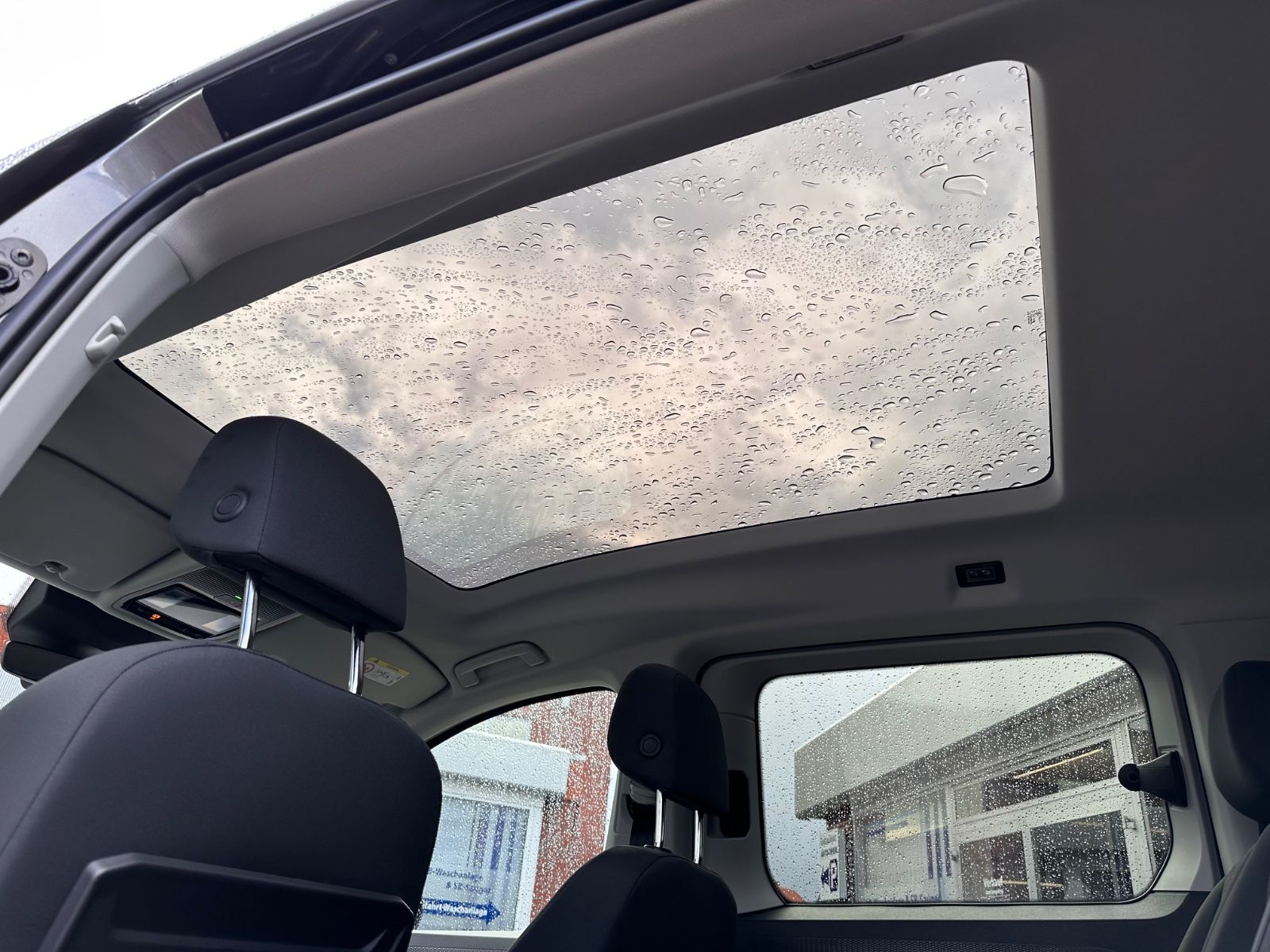 Fahrzeugabbildung Volkswagen Caddy Maxi 2.0 TDI DSG Pano/ACC/LED/APP/7-Sitzer