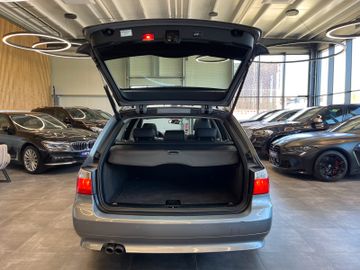 BMW 530 Touring 530d xDrive *HUD*NAVI*LEDER*PANO*SZH