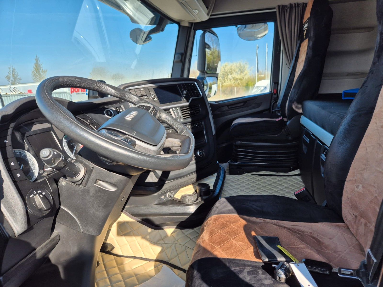 Fahrzeugabbildung Iveco S-Way AS440S48T/P mit Kipphyfraulik