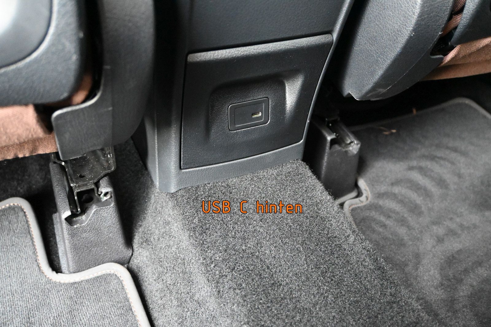Fahrzeugabbildung Mercedes-Benz GLB 200 d Aut. Night Paket °AHK°STANDHEIZ°KAMERA