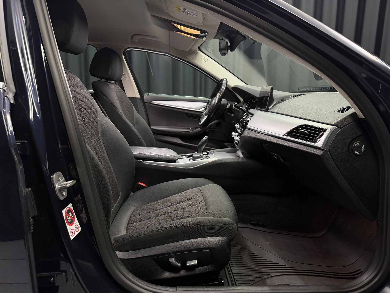 Fahrzeugabbildung BMW 530I Limousine|Driving Assistant|NAVI|PDC