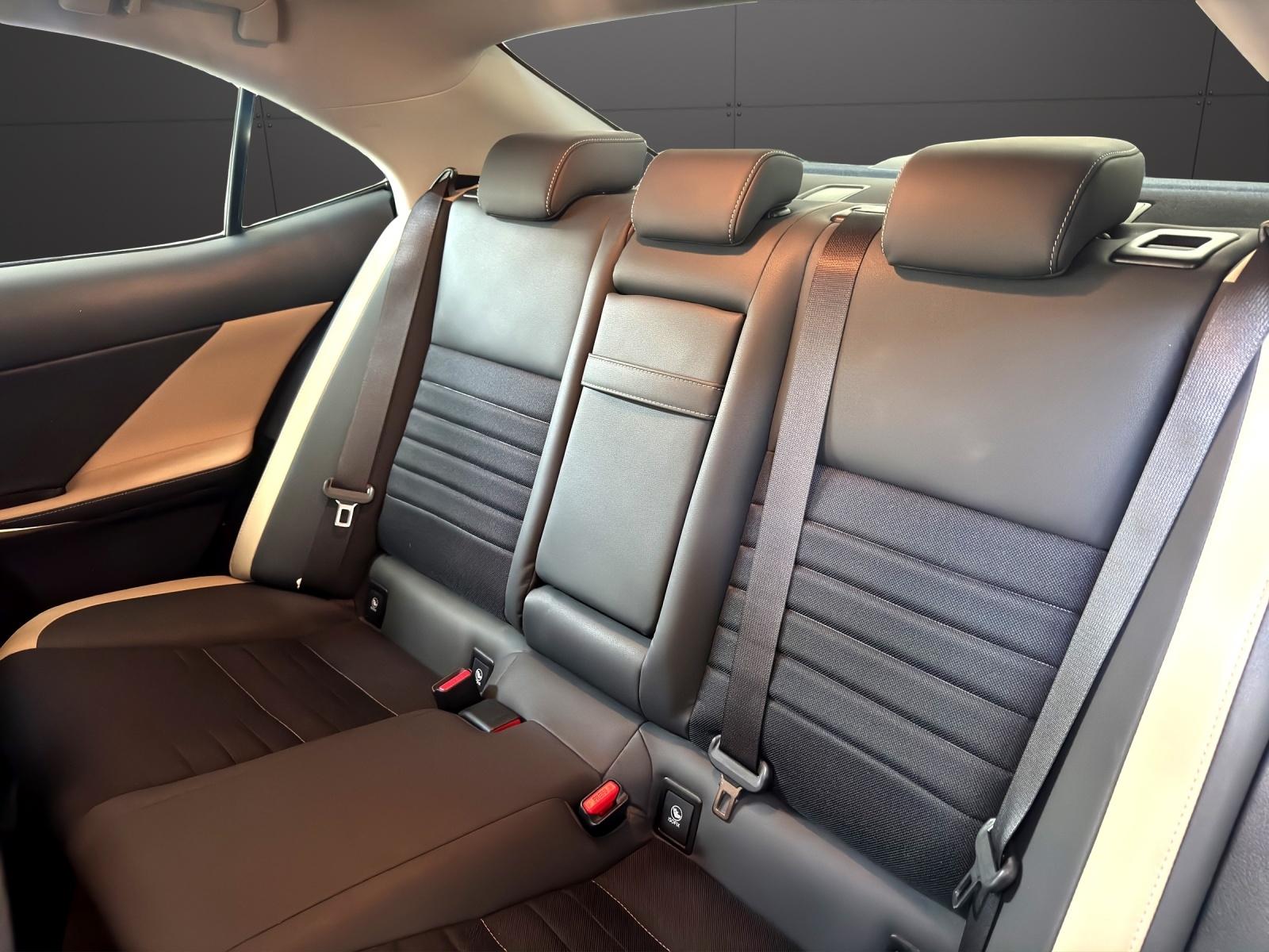 LEXUS IS 300H 2.5 HYBRIDE 181ch - GPS - PHARES LED - SIÈGES CHAUFFANTS - ANGLE MORT